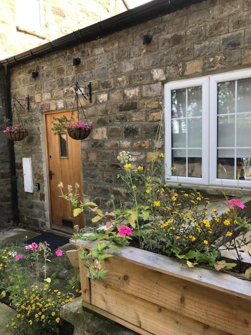 Luxury Barn Conversion At Rudding Harrogate Exterior foto